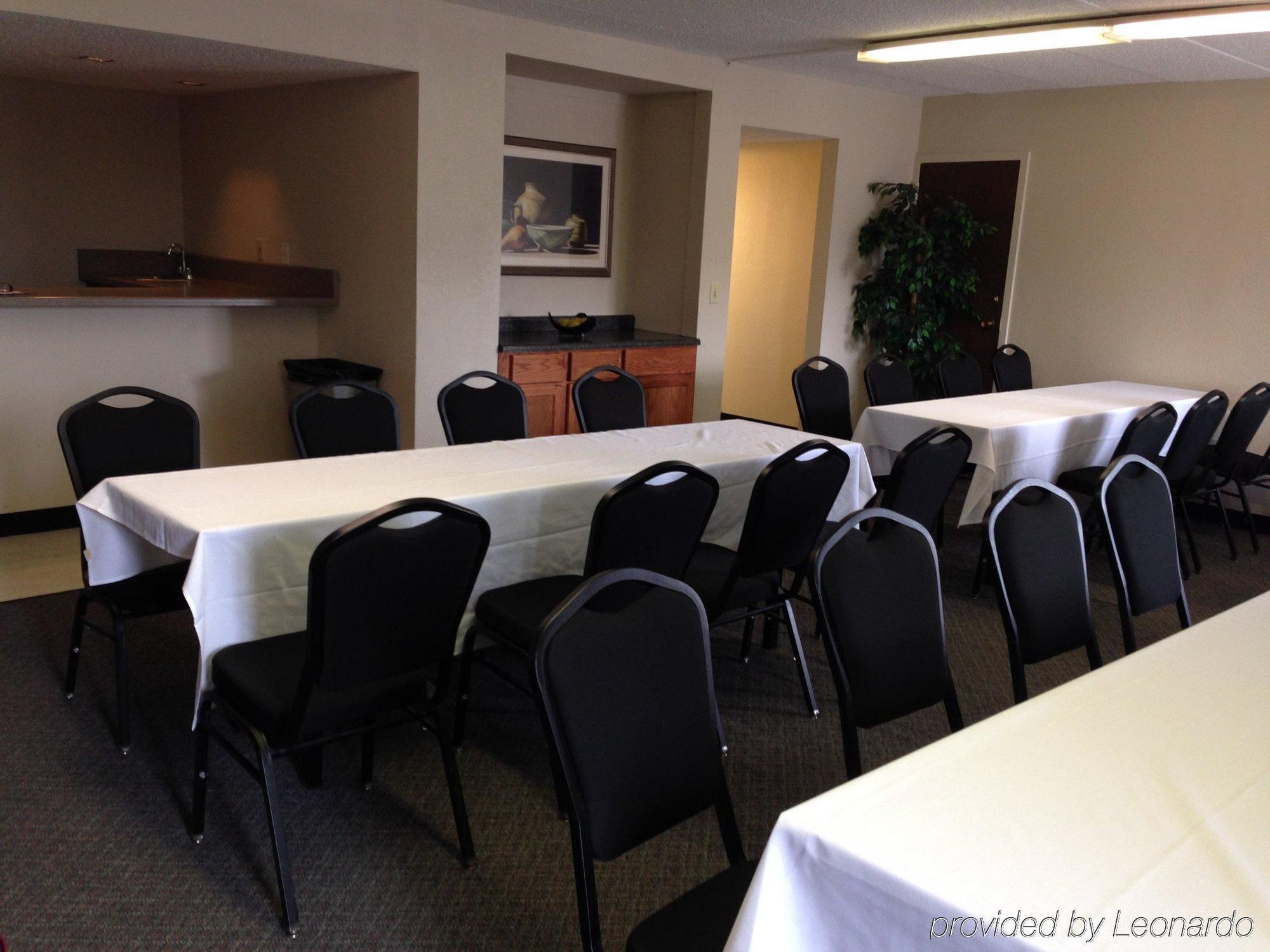 Days Inn Hotel & Conference Center La Crosse Bagian luar foto