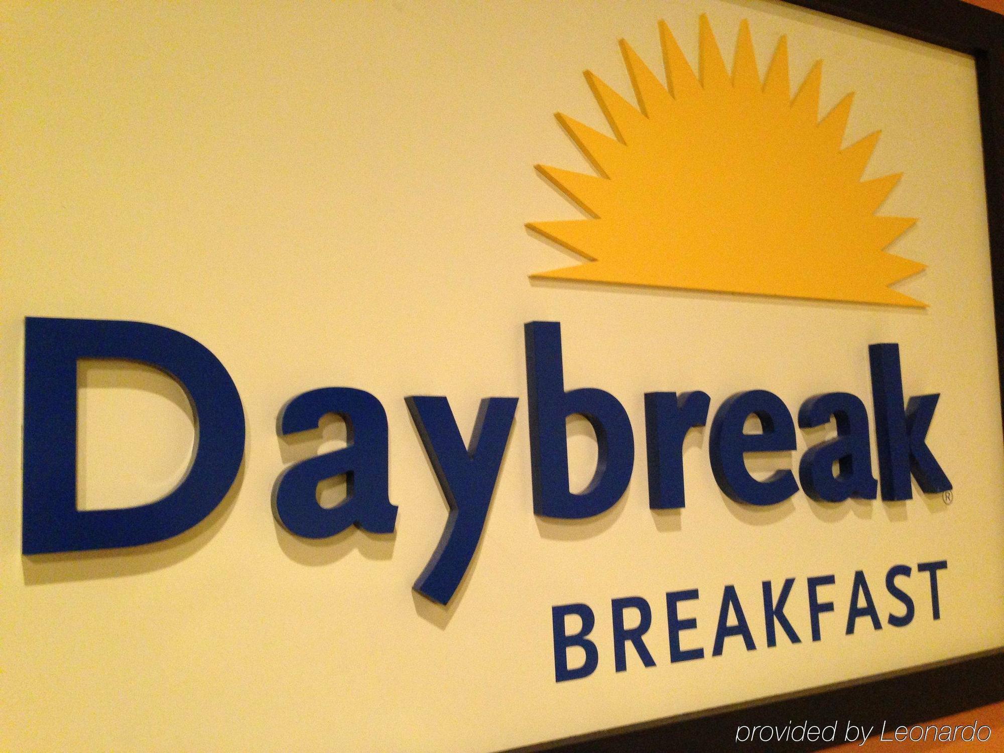 Days Inn Hotel & Conference Center La Crosse Bagian luar foto
