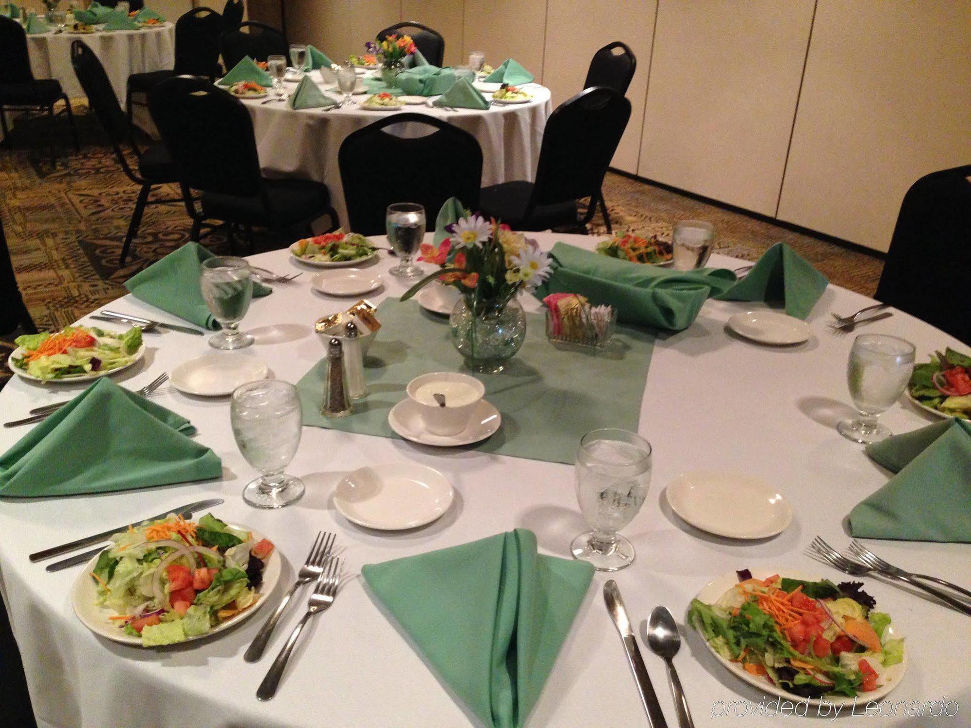 Days Inn Hotel & Conference Center La Crosse Bagian luar foto